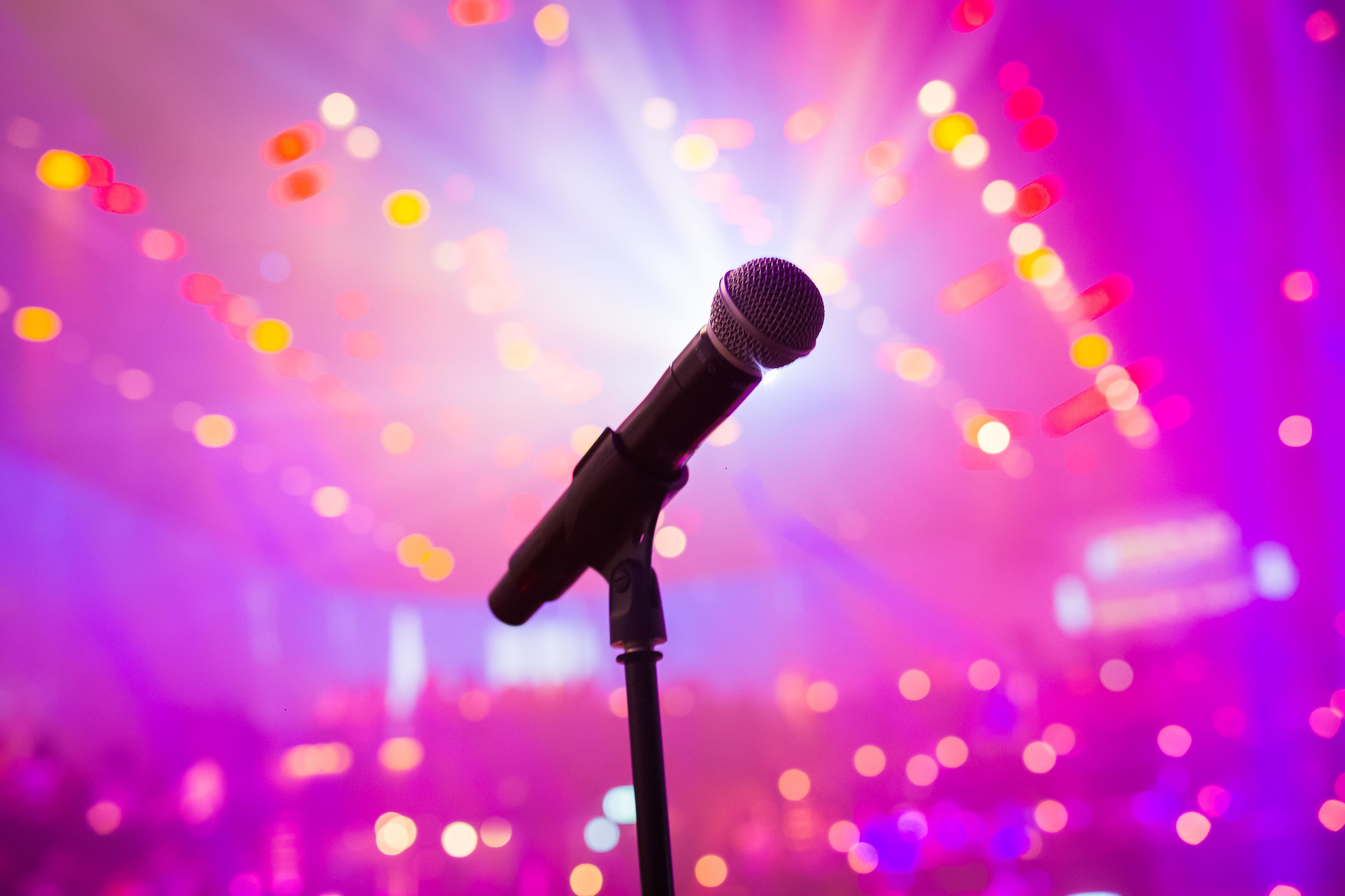 UHF Anti-Feedback Wireless Microphones - SC Rental Malaysia UHF Anti-Feedback Wireless Microphones