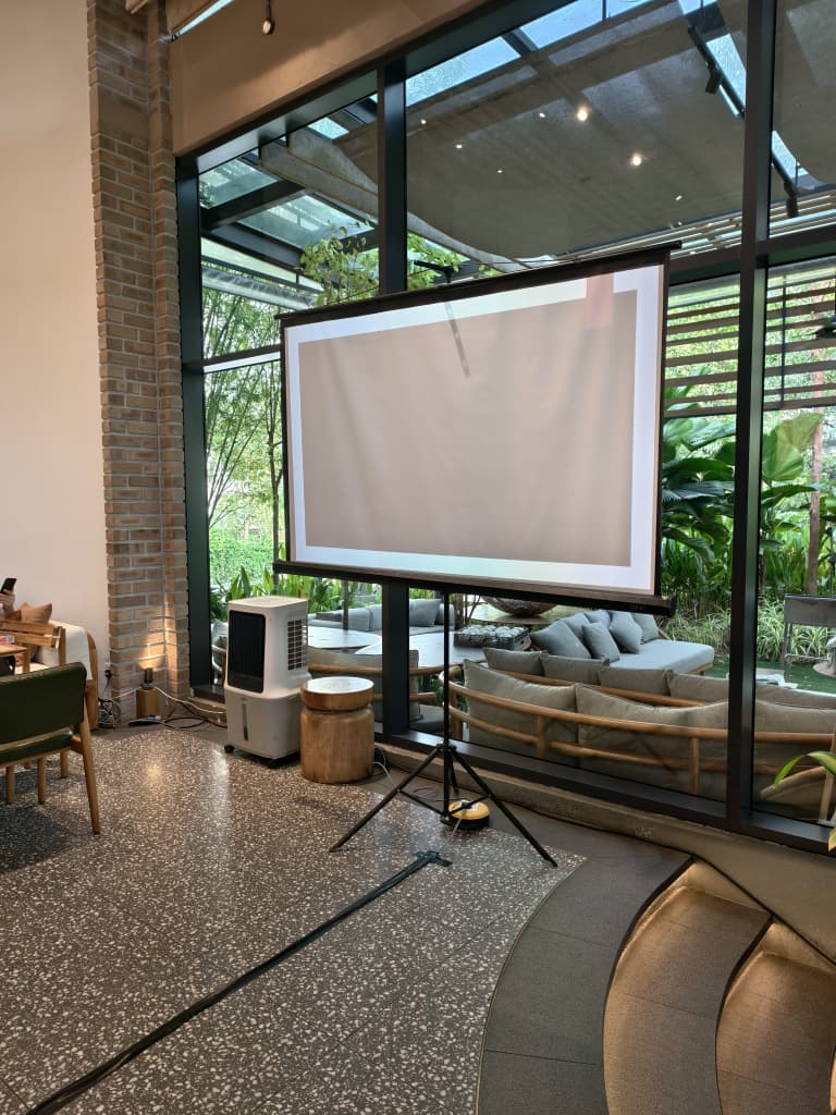 Projector Rental Photo 4